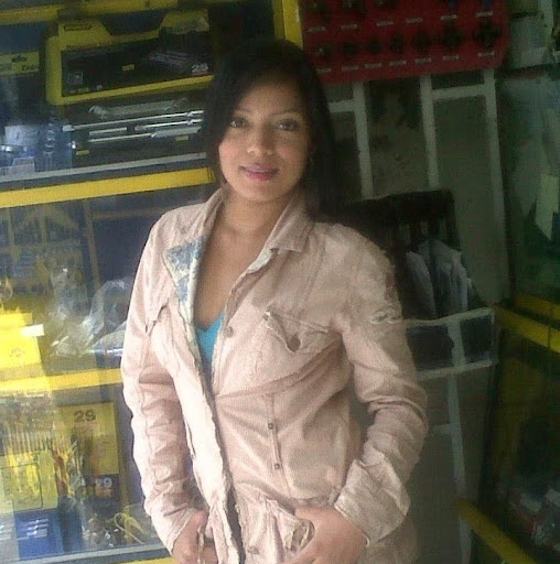 Jennifer Robles Photo 14