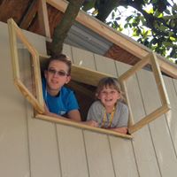 Jennifer Dickinson Photo 18