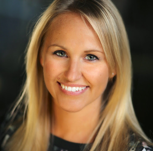 Laura Cornelius Photo 32