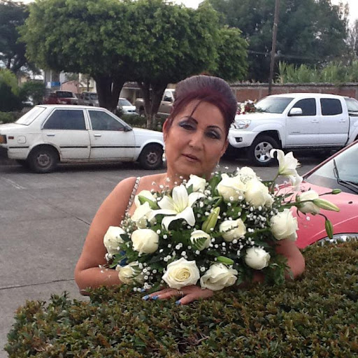 Sandra Bustos Photo 15