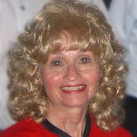 Sandra Schneider Photo 36