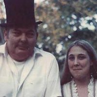 Julie Malloy Photo 16