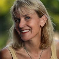 Robyn Benson Photo 15