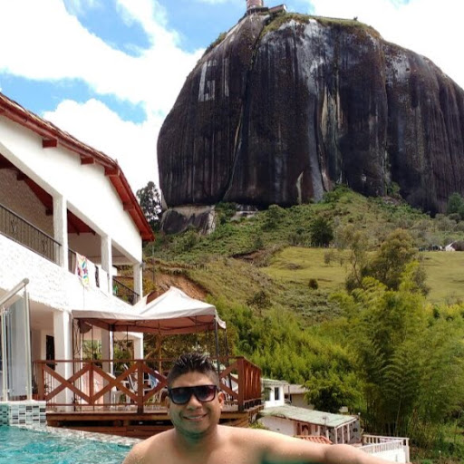 Erick Cabrera Photo 7