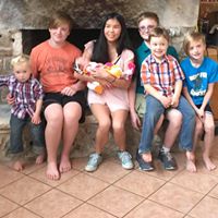 Laura Giles Photo 19