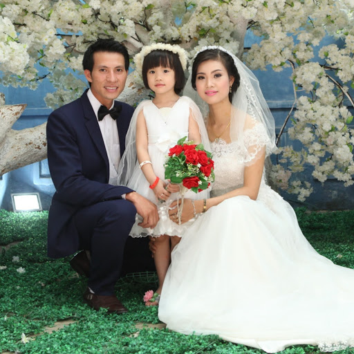 Nguyet Tran Photo 14