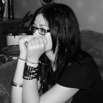 Daisy Edwards Photo 19