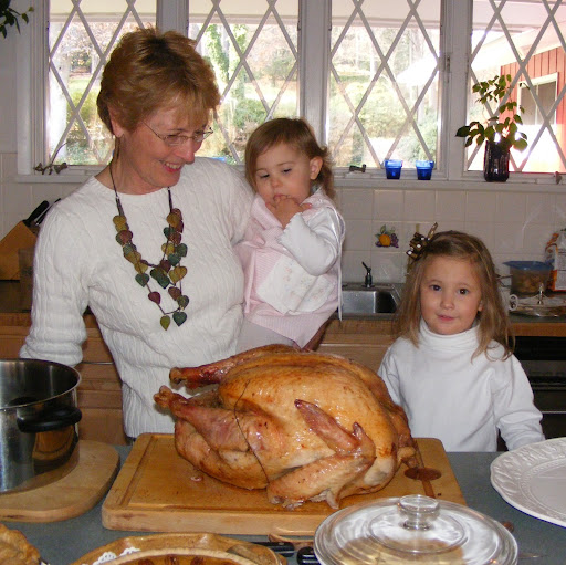 Elizabeth Stott Photo 7