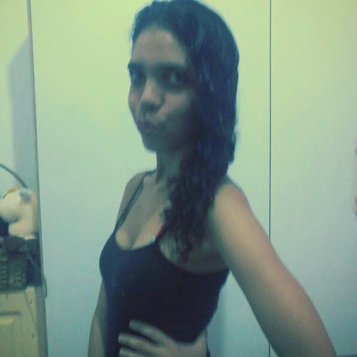 Pamela Costa Photo 16