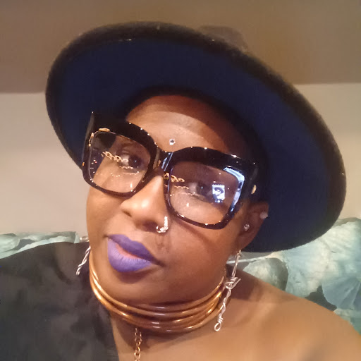 Stephanie Bland Photo 25