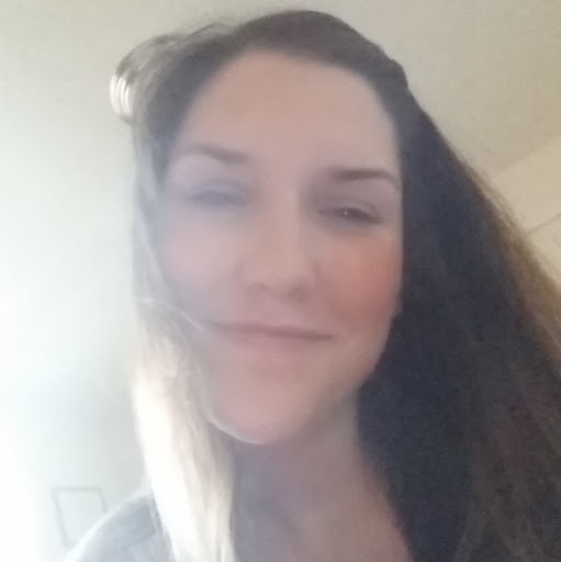 Elizabeth Hensley Photo 16