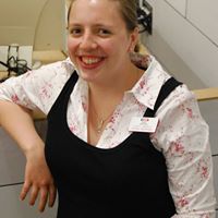 Elizabeth Lind Photo 22