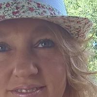 April Theriot Photo 7