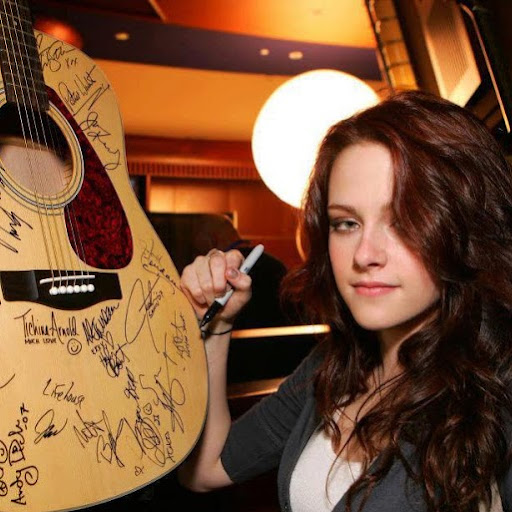 Erika Tapia Photo 18