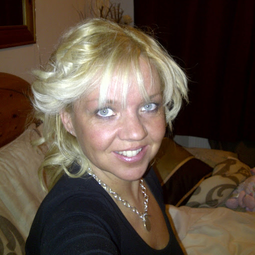 Julia Watts Photo 28