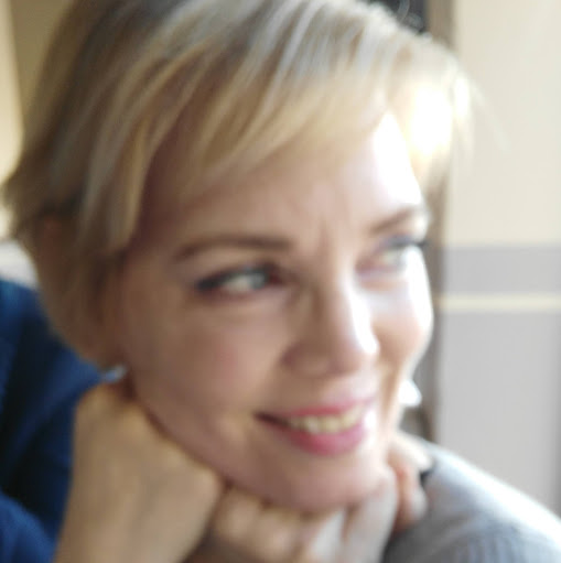 Gloria Thompson Photo 17
