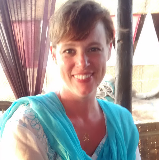 Julie Holden Photo 12