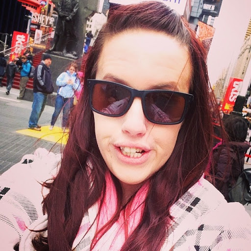 Danielle Hutchinson Photo 10