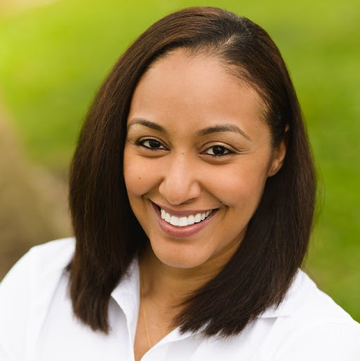 Alisha Hall Photo 11