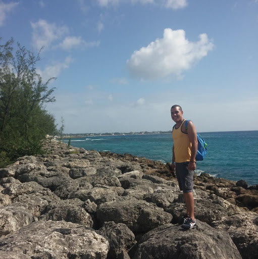 Rolando Gonzalez Photo 13