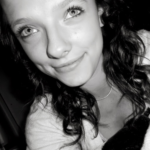 Caitlin Mason Photo 9