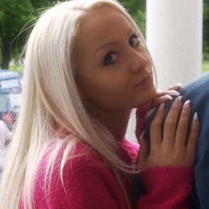 Erica Collins Photo 40