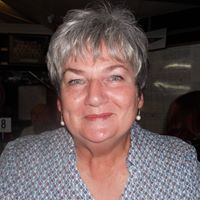 Louise King Photo 23