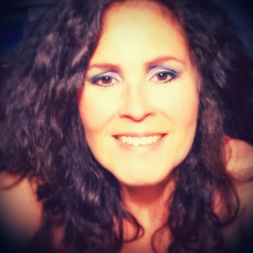 Erika Gordon Photo 14