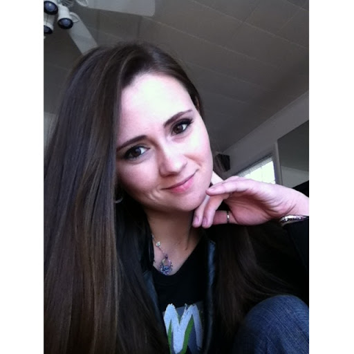 Victoria Davis Photo 16