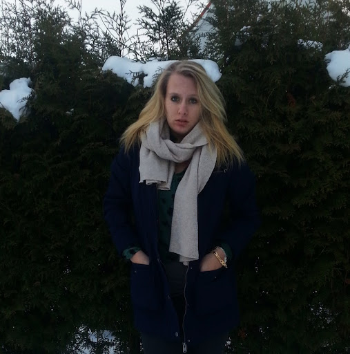 Julia Schultz Photo 16