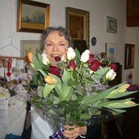 Julia Pedersen Photo 15