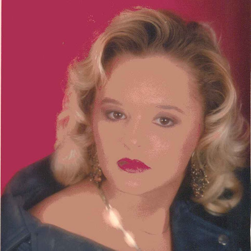 Amanda Gregory Photo 30