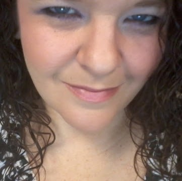 Michelle Saunders Photo 32