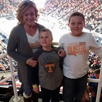 Stephanie Meadows Photo 33