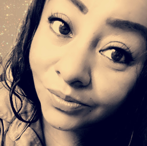 Elizabeth Perez Photo 32