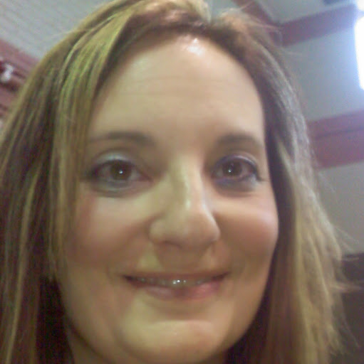 Lisa Squires Photo 29