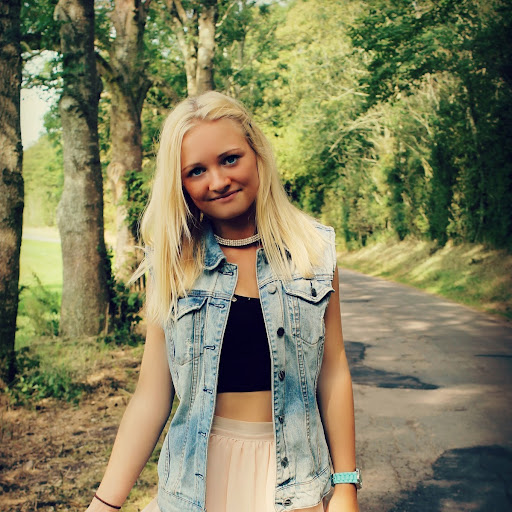 Caroline Hansen Photo 27