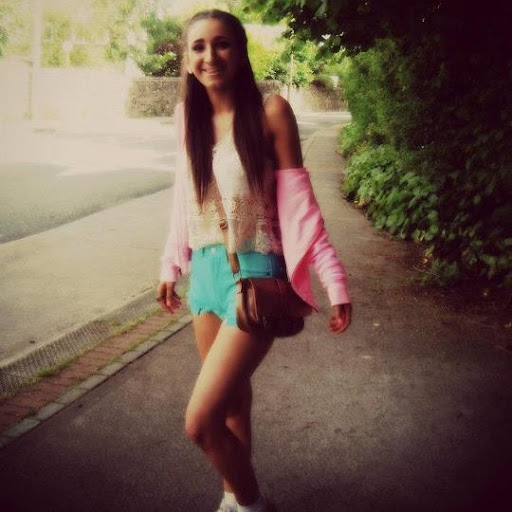 Julia Godfrey Photo 27