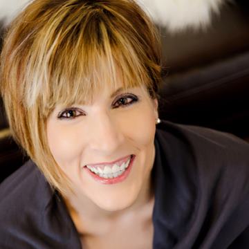 Shelly Lucas Photo 12