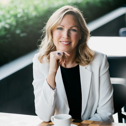 Carrie Howes Photo 10