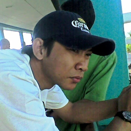 Louie Flores Photo 21