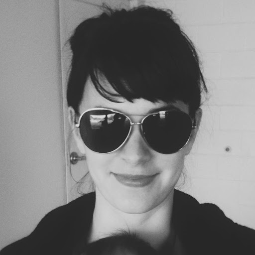 Julie Lange Photo 28