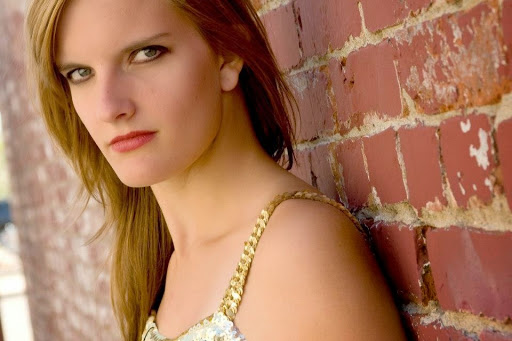 Laura Newman Photo 8