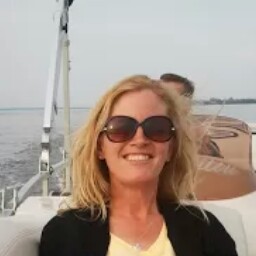 Kristin Ward Photo 10