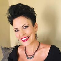 Julie Plummer Photo 22