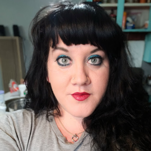 Erica Ellis Photo 11