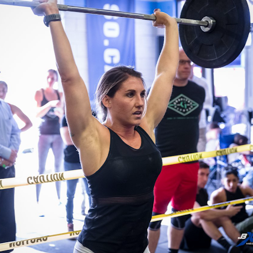 Danielle Hewitt Photo 17