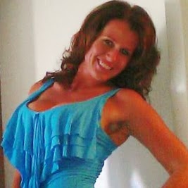 Michelle Rowe Photo 17