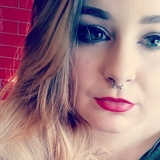 Holly Guthrie Photo 14