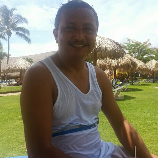 Enrique Angulo Photo 22